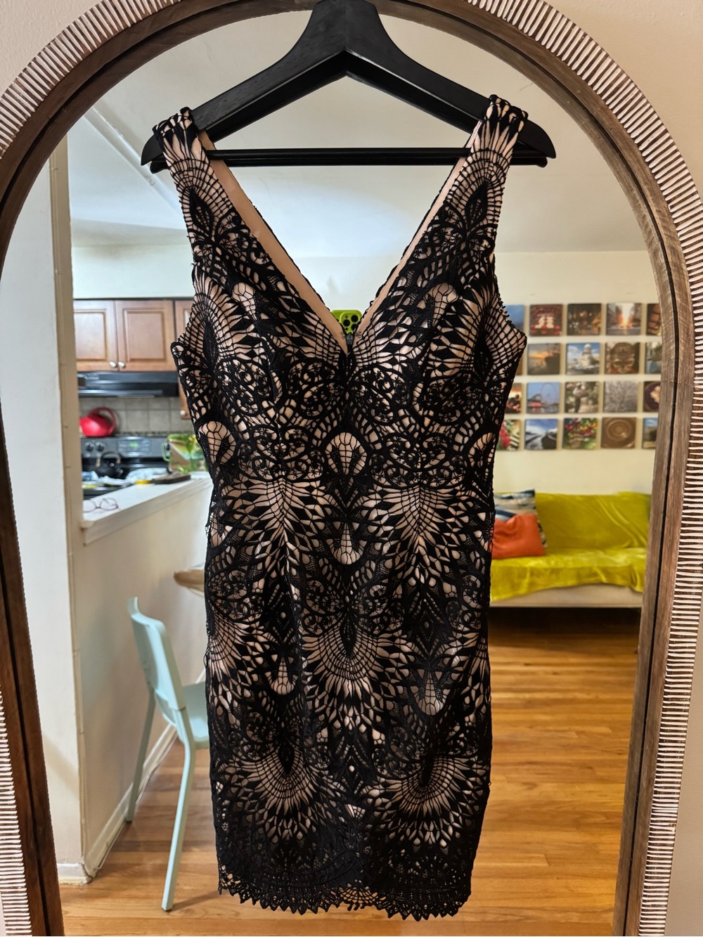 DB Studio. Black Lace Overlay V-Neck Sheath Dress Size 8 :